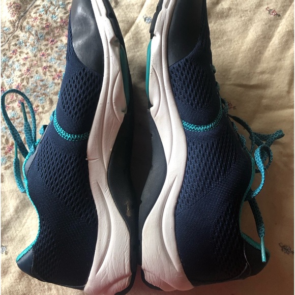 VIONIC ‘EMERALD’ STYLE SNEAKERS 10 W EUC - Picture 2 of 7